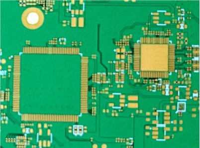 BGA가 있는 인쇄 회로 기판